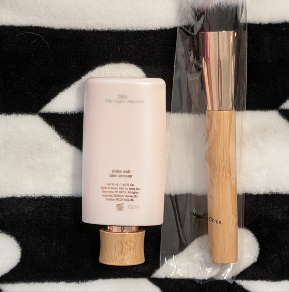 16N Fair Light Neutral Tarte Amazonian Clay Tinted Serum with Brush - Picture 2 of 6